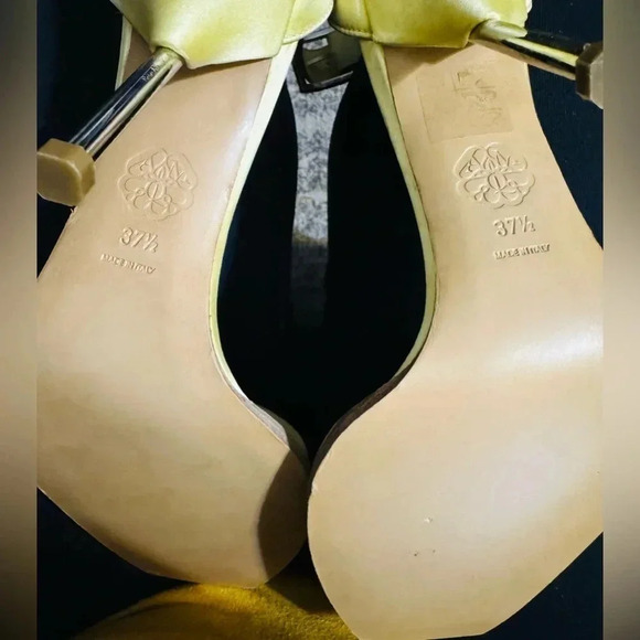 Alexander McQueen Satin heels - Picture 3 of 5